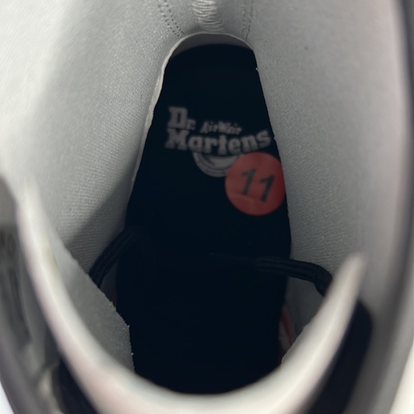 Dr Martens 1460 PATENT LEATHER LACE UP air walk BOOTS size 11 New! - Picture 5 of 6